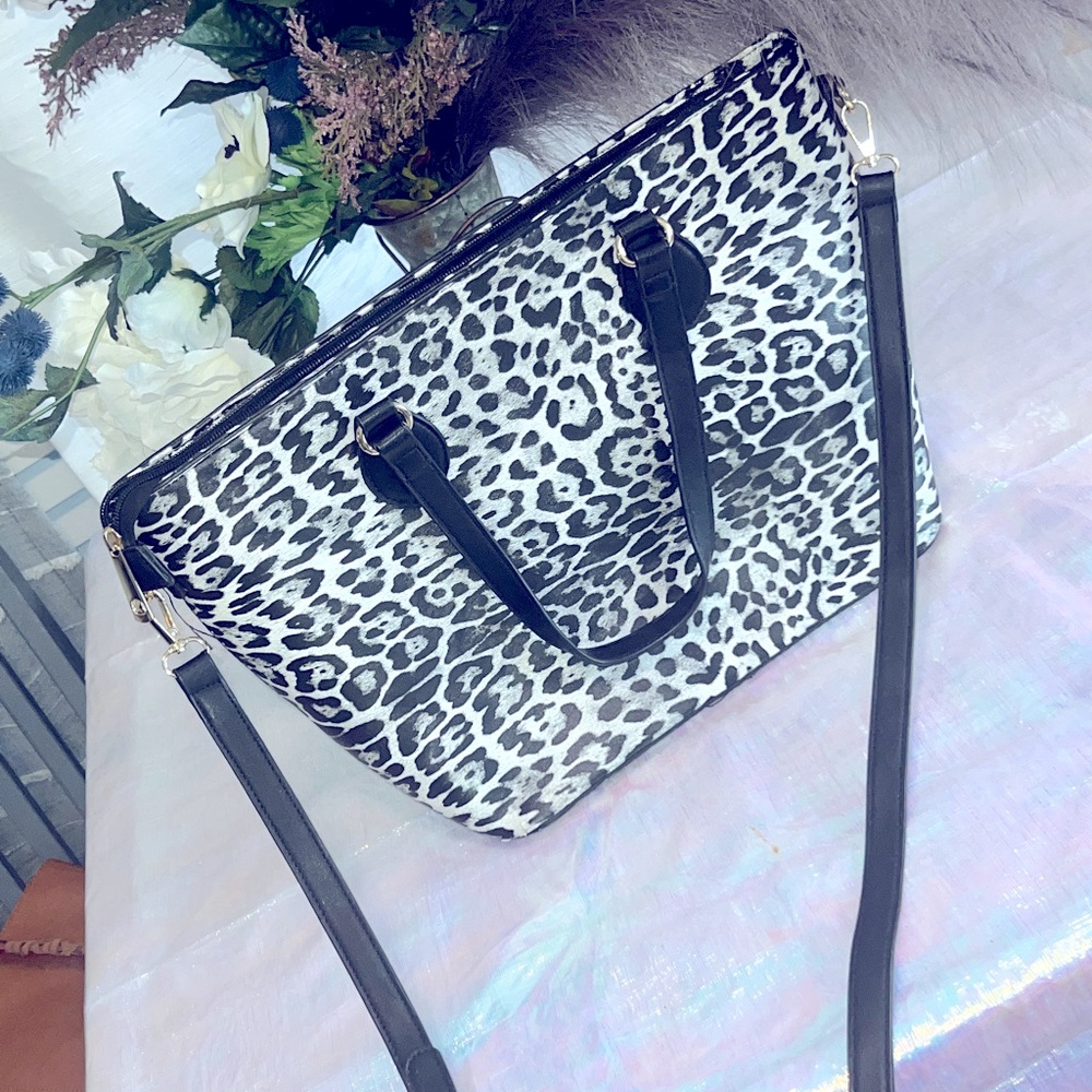 LADIES LEOPARD SKIN TOTE BAG- BLACK AND WHITE